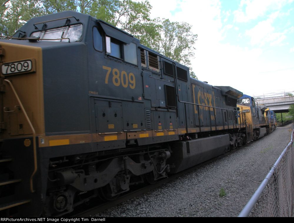 CSX 7809 on M372